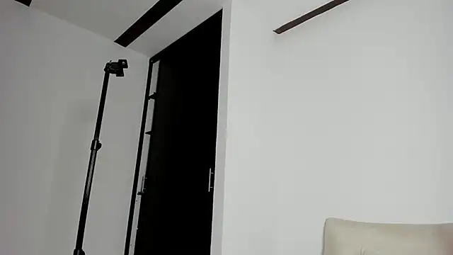 Snapshot of zarina_coleman chatting on 05/18/26, 04:07 zarina coleman online show from 05/18/26, 04:07