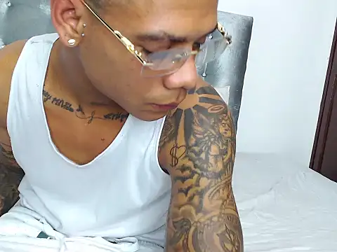 Snapshot of joelgarretx chatting on 01/10/26, 03:52 joelgarretx online show from 01/10/26, 03:52