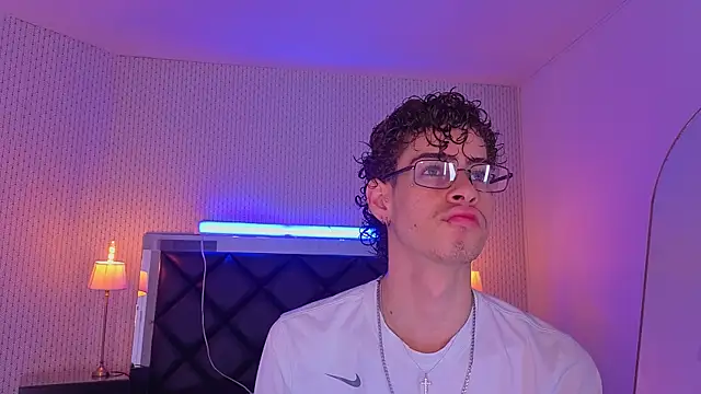 nova salvatore online show from 04/21/26, 02:51