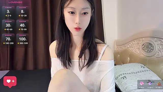 Snapshot of Queenbb88 chatting on 07/17/26, 11:39 Queenbb88 online show from 07/17/26, 11:39