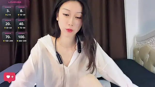 Snapshot of Queenbb88 chatting on 08/04/26, 12:08 Queenbb88 online show from 08/04/26, 12:08