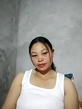 Snapshot of miray- chatting on 04/25/26, 12:41 miray- online show from 04/25/26, 12:41