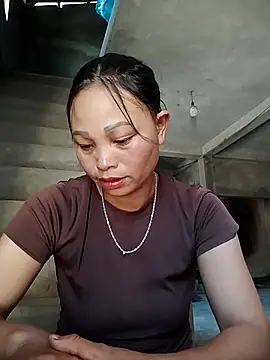 Snapshot of miray- chatting on 05/13/26, 09:50 miray- online show from 05/13/26, 09:50