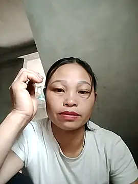 Snapshot of miray- chatting on 05/22/26, 03:57 miray- online show from 05/22/26, 03:57