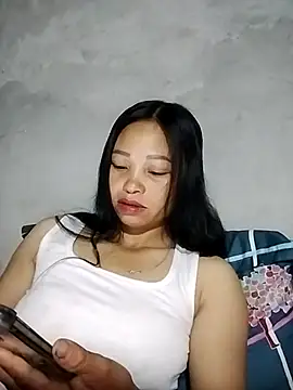 Snapshot of miray- chatting on 05/22/26, 08:25 miray- online show from 05/22/26, 08:25