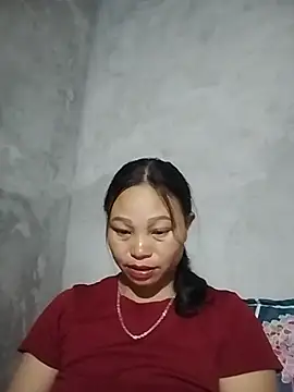 Snapshot of miray- chatting on 05/25/26, 01:17 miray- online show from 05/25/26, 01:17