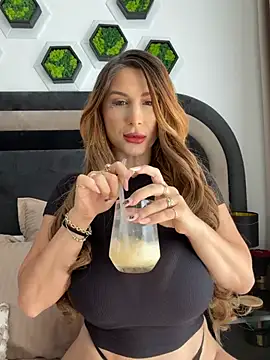 Snapshot of LucyBridgette chatting on 07/10/26, 01:14 LucyBridgette online show from 07/10/26, 01:14
