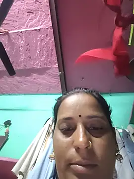 Snapshot of Reena_lodha chatting on 07/19/26, 10:02 Reena lodha online show from 07/19/26, 10:02