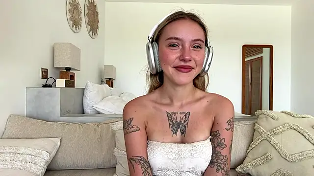 MartinaDeoliveira online show from 02/06/26, 05:12