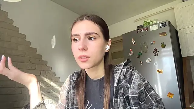 ElsieKuhlmann online show from 04/06/26, 02:07