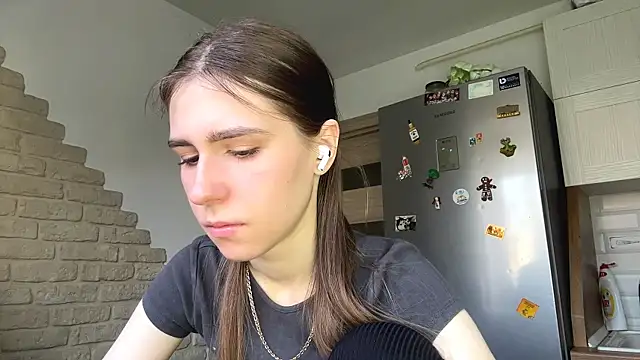 ElsieKuhlmann online show from 04/13/26, 05:13