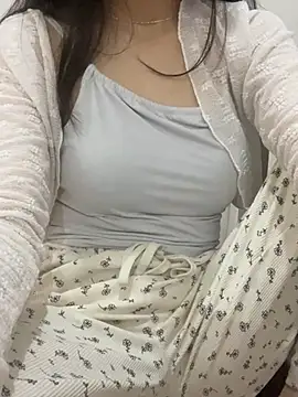 Linhtruong   online show from 01/10/26, 06:31