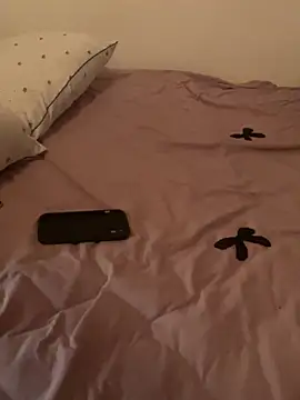 Linhtruong   online show from 04/21/26, 06:44