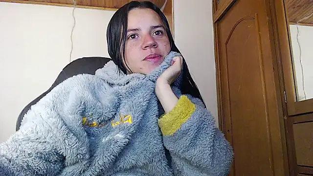 Shanel Lozano online show from 04/15/26, 06:04