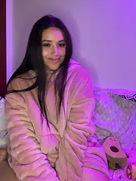 Snapshot of Veronica_Wins_ chatting on 04/28/26, 02:27 Veronica Wins online show from 04/28/26, 02:27