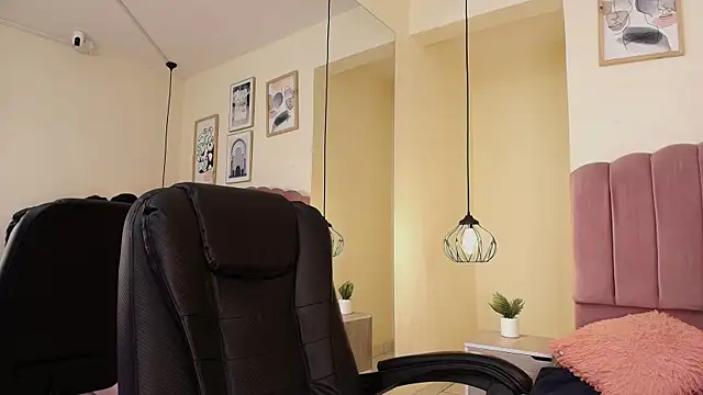 Hanabie  online show from 04/14/26, 03:12