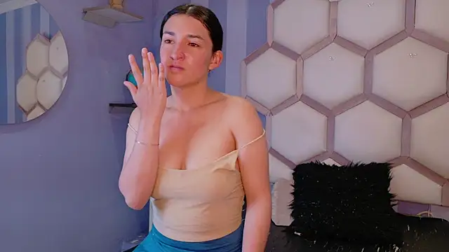 yvi taylor online show from 04/10/26, 11:48