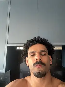 Gustavo17model online show from 01/08/26, 07:27