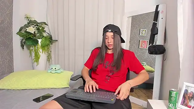 ViictoriiaSaenz online show from 04/21/26, 05:14