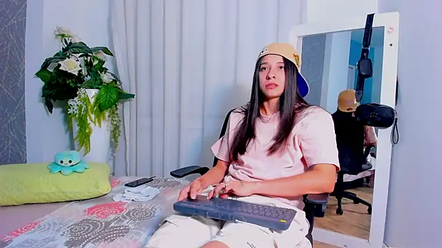 ViictoriiaSaenz online show from 04/24/26, 04:15