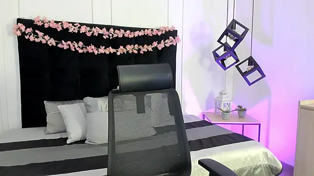 Abriil cutee online show from 04/04/26, 02:03