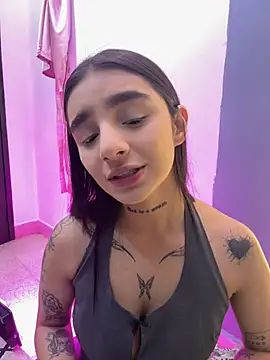 Snapshot of Abriil_cutee chatting on 06/01/26, 02:19 Abriil cutee online show from 06/01/26, 02:19