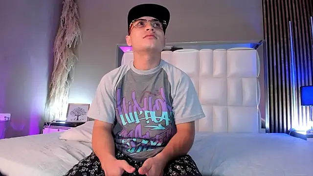 Roger And Ramona online show from 04/21/26, 12:22