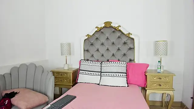 paulina lux online show from 02/11/26, 08:03