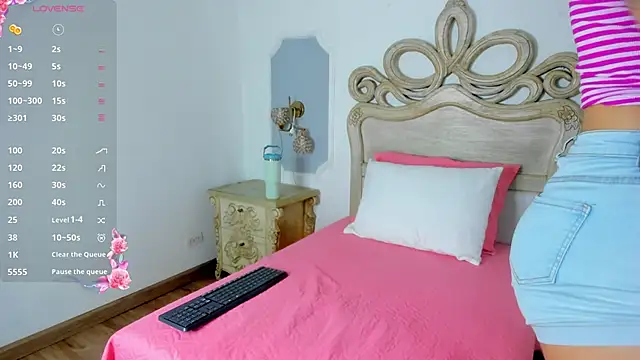 paulina lux online show from 03/19/26, 08:02