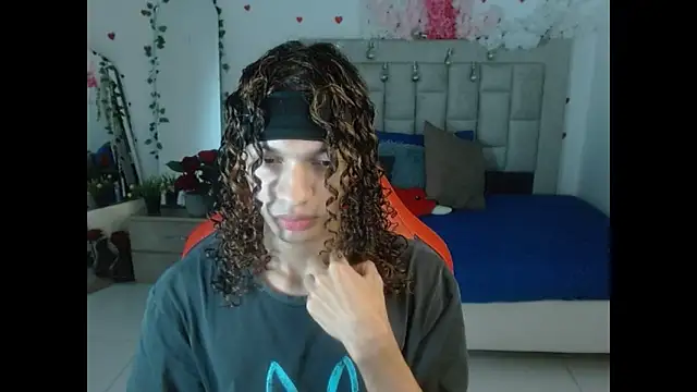 Snapshot of Axel_fox77 chatting on 06/19/26, 12:59 Axel fox77 online show from 06/19/26, 12:59