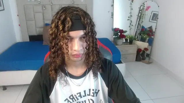 Snapshot of Axel_fox77 chatting on 06/20/26, 12:47 Axel fox77 online show from 06/20/26, 12:47