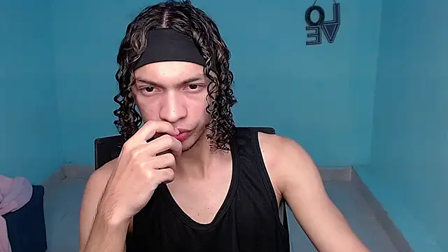 Snapshot of Axel_fox77 chatting on 08/06/26, 11:17 Axel fox77 online show from 08/06/26, 11:17