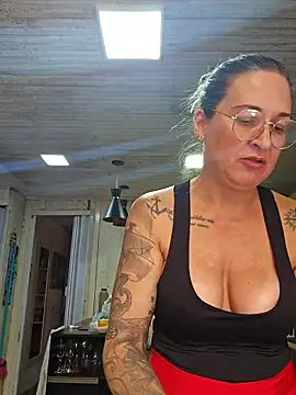 Snapshot of bellafortune69 chatting on 01/15/26, 02:21 bellafortune69 online show from 01/15/26, 02:21