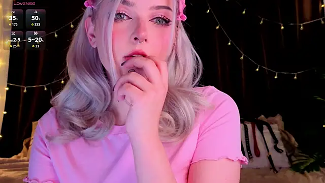 Snapshot of ShyniAlice chatting on 05/24/26, 03:44 ShyniAlice online show from 05/24/26, 03:44