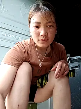 Snapshot of Nunaa2x chatting on 05/17/26, 01:47 Nunaa2x online show from 05/17/26, 01:47