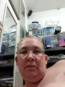 Snapshot of wetMoneybags chatting on 01/18/26, 04:49 wetMoneybags online show from 01/18/26, 04:49