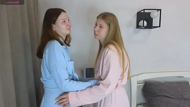 TessieNoffsinger online show from 04/12/26, 03:33