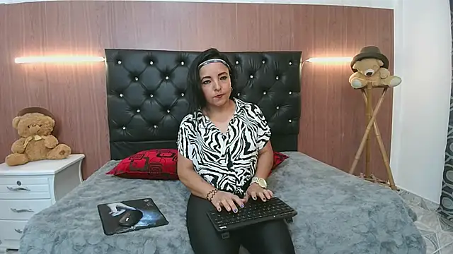 lolitaa lux online show from 01/13/26, 01:27