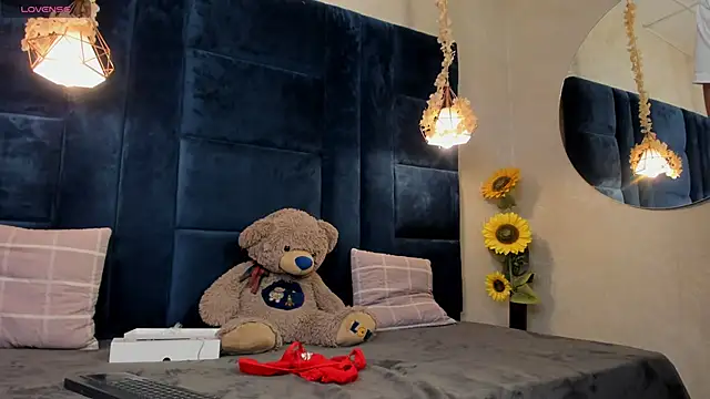 Laura Miller1 online show from 04/10/26, 08:35