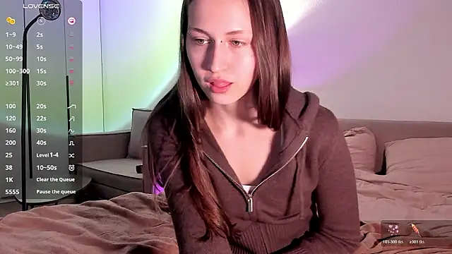 julie qwerty online show from 03/16/26, 04:44