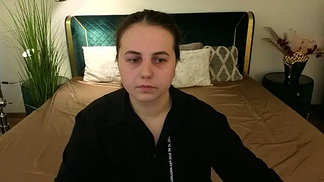 MikaFoxy online show from 04/03/26, 05:38