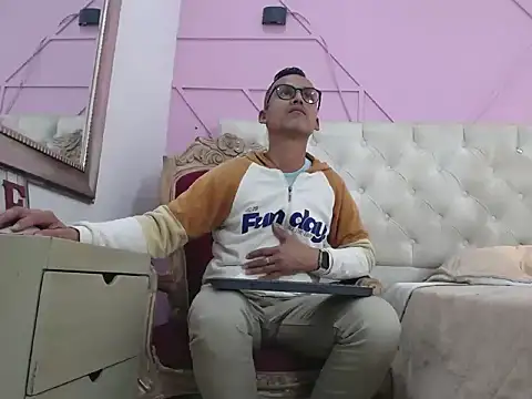 Oswalldo   online show from 02/08/26, 02:26