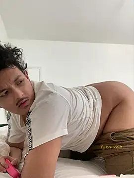 Snapshot of fiddyxx chatting on 05/17/26, 12:45 fiddyxx online show from 05/17/26, 12:45