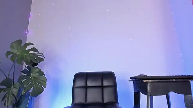 Snapshot of BellaDuval__ chatting on 02/18/26, 04:36 BellaDuval online show from 02/18/26, 04:36