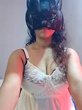 cutehotwife online show from 05/18/26, 04:07