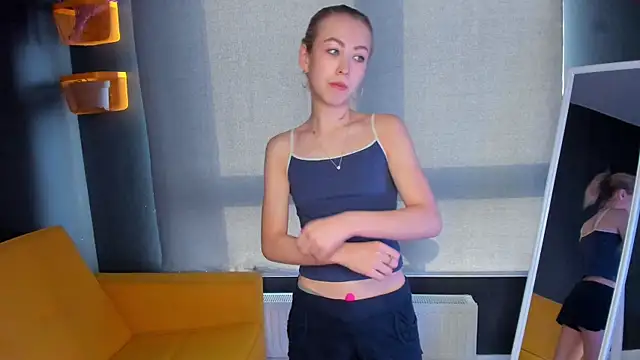 Snapshot of Moon_Silk chatting on 02/06/26, 08:07 Moon Silk online show from 02/06/26, 08:07