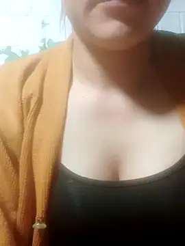 Snapshot of jjennyyy chatting on 05/18/26, 01:06 jjennyyy online show from 05/18/26, 01:06