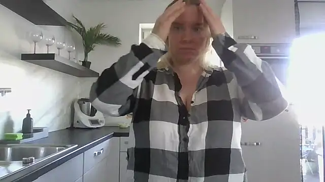 MinchenBienchen98 online show from 03/26/26, 10:32