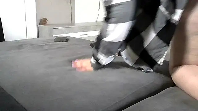 MinchenBienchen98 online show from 04/20/26, 09:56