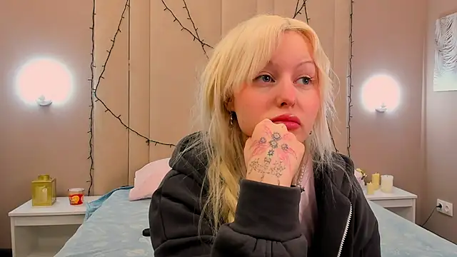 AdeleSilvy online show from 04/20/26, 01:52